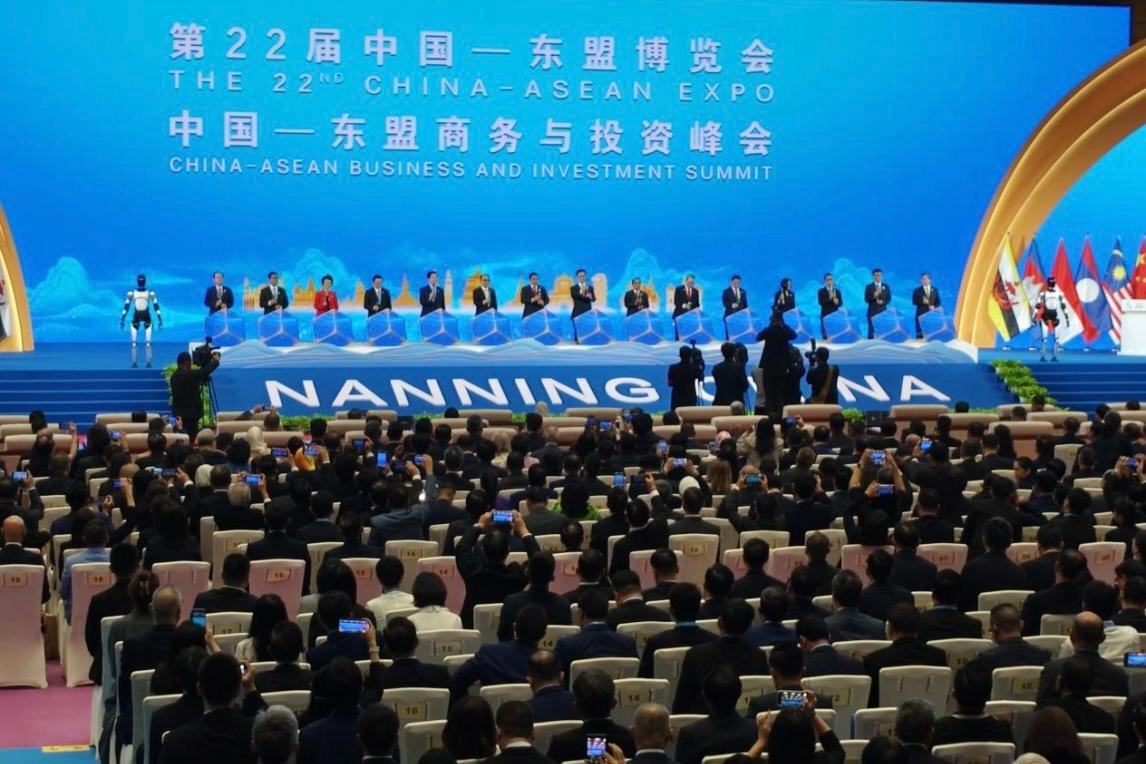 wepoker德州官网机器人闪耀中国-东盟博览会，以具身智能助力国际盛会